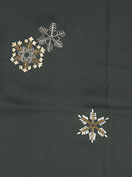 雪の結晶の模様刺繍附下着物
