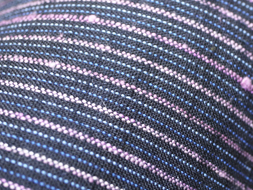 「幻の貝紫」手織縞紬　日本工芸会正会員　松原與七　藍染／貝瀬音蔵　織　青山みとも扱